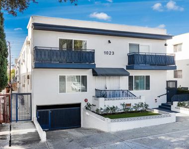 1023 N Laurel Avenue - Photo Thumbnail 14
