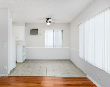 1023 N Laurel Avenue - Photo Thumbnail 3
