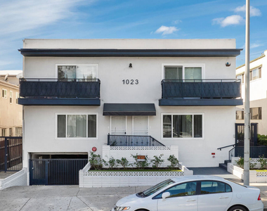 1023 N Laurel Avenue - Photo Thumbnail 16