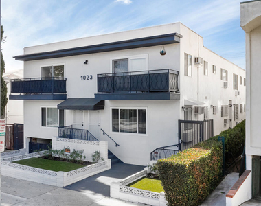 1023 N Laurel Avenue - Photo Thumbnail 15