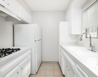 1023 N Laurel Avenue - Photo Thumbnail 4