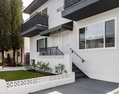 1023 N Laurel Avenue - Photo Thumbnail 13