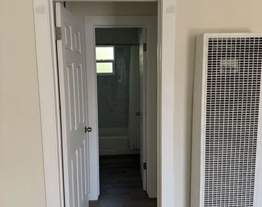 5315 Virginia Avenue - Photo Thumbnail 8