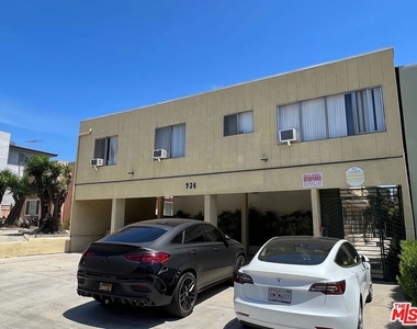 924 N Curson Avenue - Photo Thumbnail 1