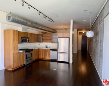 1100 S Hope Street - Photo Thumbnail 7