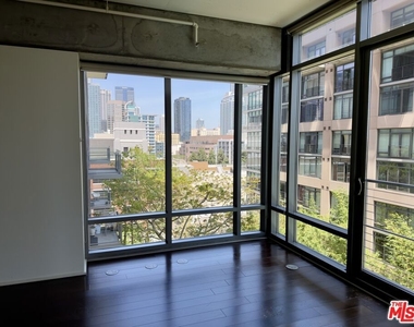 1100 S Hope Street - Photo Thumbnail 12