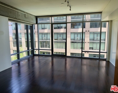1100 S Hope Street - Photo Thumbnail 9