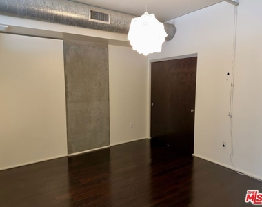 1100 S Hope Street - Photo Thumbnail 3