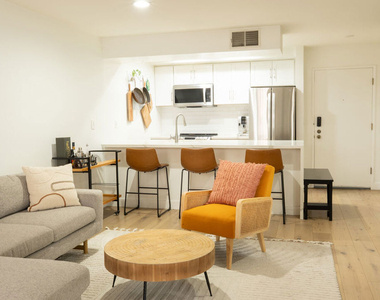 740 N Kings Road - Photo Thumbnail 3