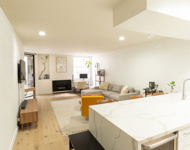 740 N Kings Road - Photo Thumbnail 4