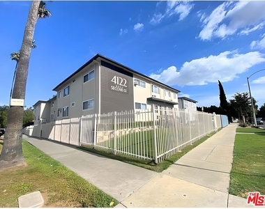 4122 W 2nd Street - Photo Thumbnail 8