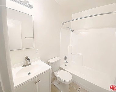 4122 W 2nd Street - Photo Thumbnail 7