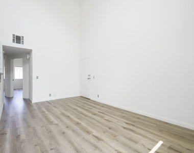 22705 Del Valle Street - Photo Thumbnail 6