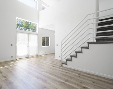 22705 Del Valle Street - Photo Thumbnail 5