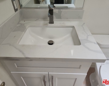 22705 Del Valle Street - Photo Thumbnail 20