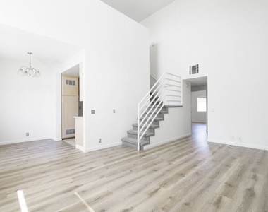 22705 Del Valle Street - Photo Thumbnail 7