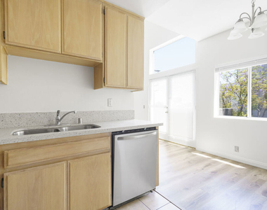 22705 Del Valle Street - Photo Thumbnail 9