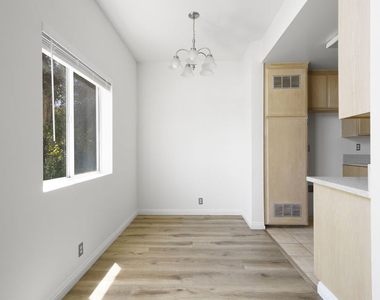 22705 Del Valle Street - Photo Thumbnail 8