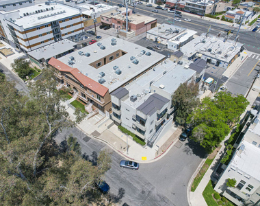 22705 Del Valle Street - Photo Thumbnail 17