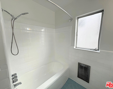 470 S Mariposa Avenue - Photo Thumbnail 8