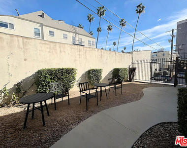 470 S Mariposa Avenue - Photo Thumbnail 14