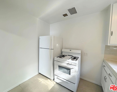 470 S Mariposa Avenue - Photo Thumbnail 4