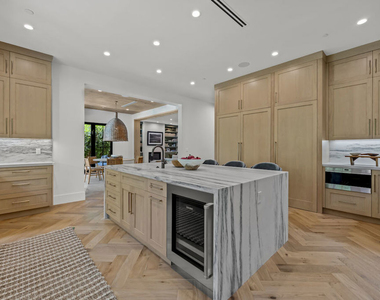 12527 Huston Street - Photo Thumbnail 7