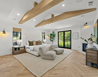 12527 Huston Street - Photo Thumbnail 25