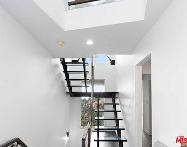 1885 Sunset Plaza Drive - Photo Thumbnail 8