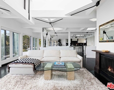 1885 Sunset Plaza Drive - Photo Thumbnail 3