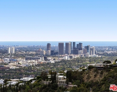 1885 Sunset Plaza Drive - Photo Thumbnail 16