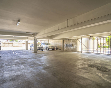 22705 Del Valle Street - Photo Thumbnail 13