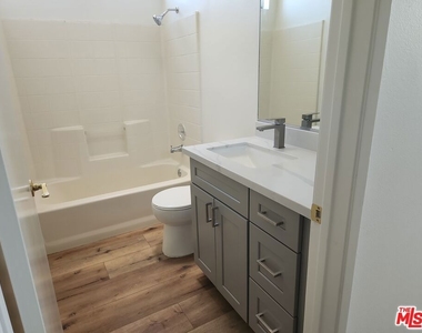 22705 Del Valle Street - Photo Thumbnail 14