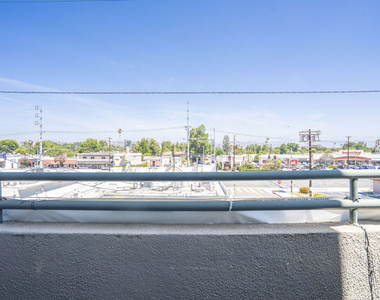 22705 Del Valle Street - Photo Thumbnail 7