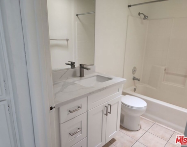 22705 Del Valle Street - Photo Thumbnail 17