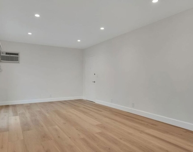 220 S Gale Drive - Photo Thumbnail 6