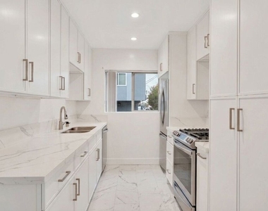 220 S Gale Drive - Photo Thumbnail 3