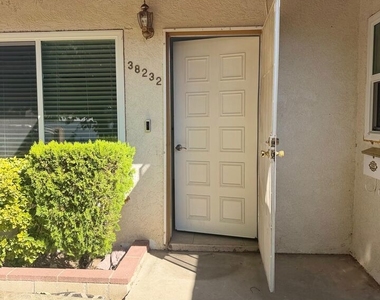 38232 Delacour Drive - Photo Thumbnail 5
