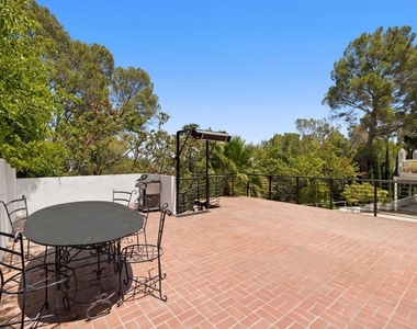 333 Dalehurst Avenue - Photo Thumbnail 19