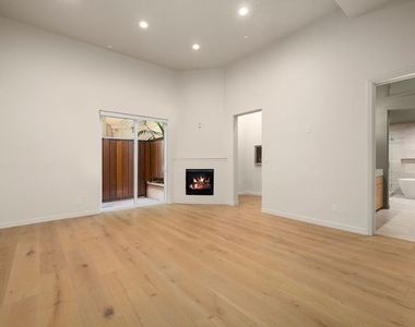 16123 W Sunset Boulevard - Photo Thumbnail 4