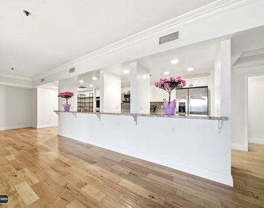 10660 Wilshire Boulevard - Photo Thumbnail 18