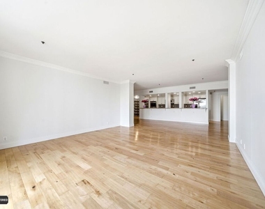 10660 Wilshire Boulevard - Photo Thumbnail 39