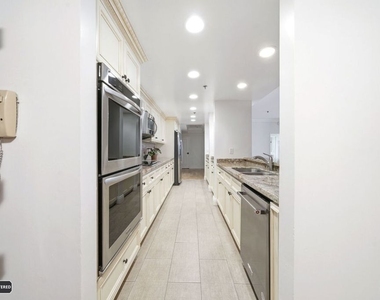 10660 Wilshire Boulevard - Photo Thumbnail 21