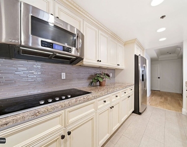 10660 Wilshire Boulevard - Photo Thumbnail 24