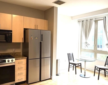 1480 Broadway - Photo Thumbnail 4