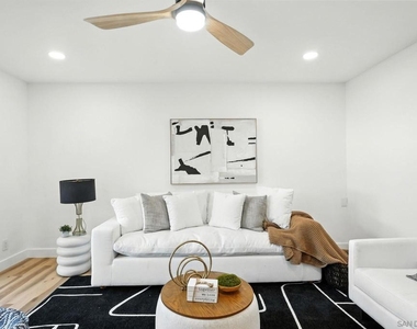 1817 E Grand - Photo Thumbnail 5