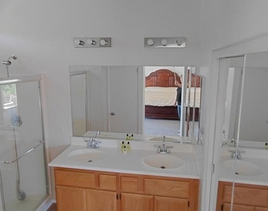 1523 Bryan Street - Photo Thumbnail 32