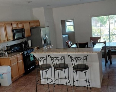 1523 Bryan Street - Photo Thumbnail 15