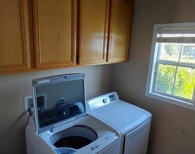 1523 Bryan Street - Photo Thumbnail 12