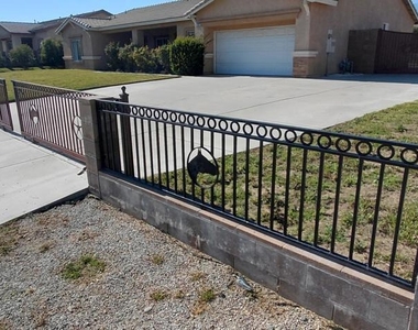 1523 Bryan Street - Photo Thumbnail 2